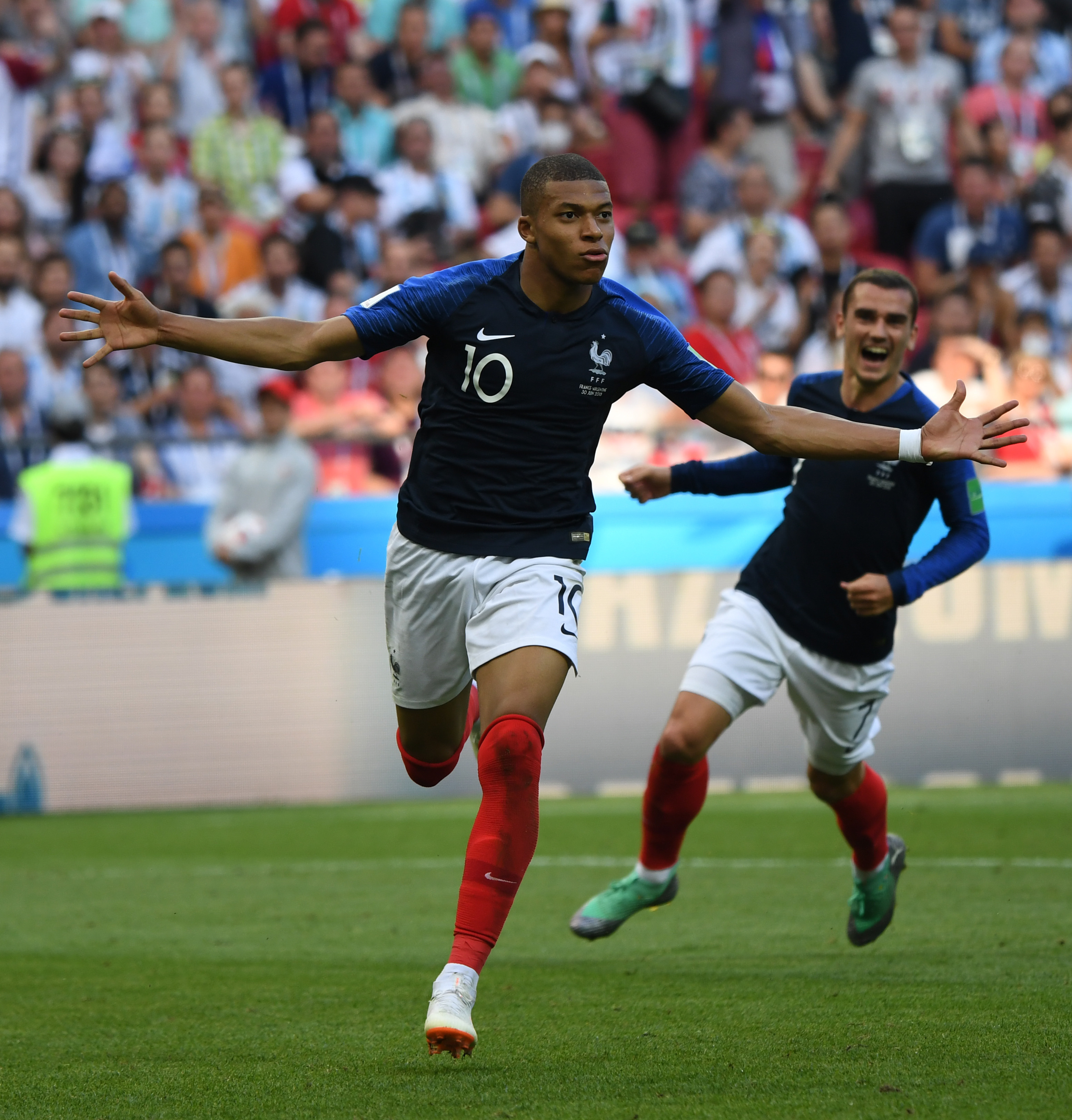 14岁少年钟英杰残特奥会夺金庆生（14岁小将钟英杰残特奥会摘金，为生日献礼）