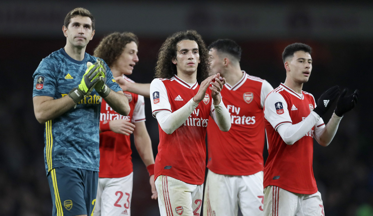 莱万西甲生涯进74球，同期单一联赛进球数仅次于哈兰德和凯恩（莱万西甲生涯斩获74球，同期单联赛进球仅逊哈兰德、凯恩）