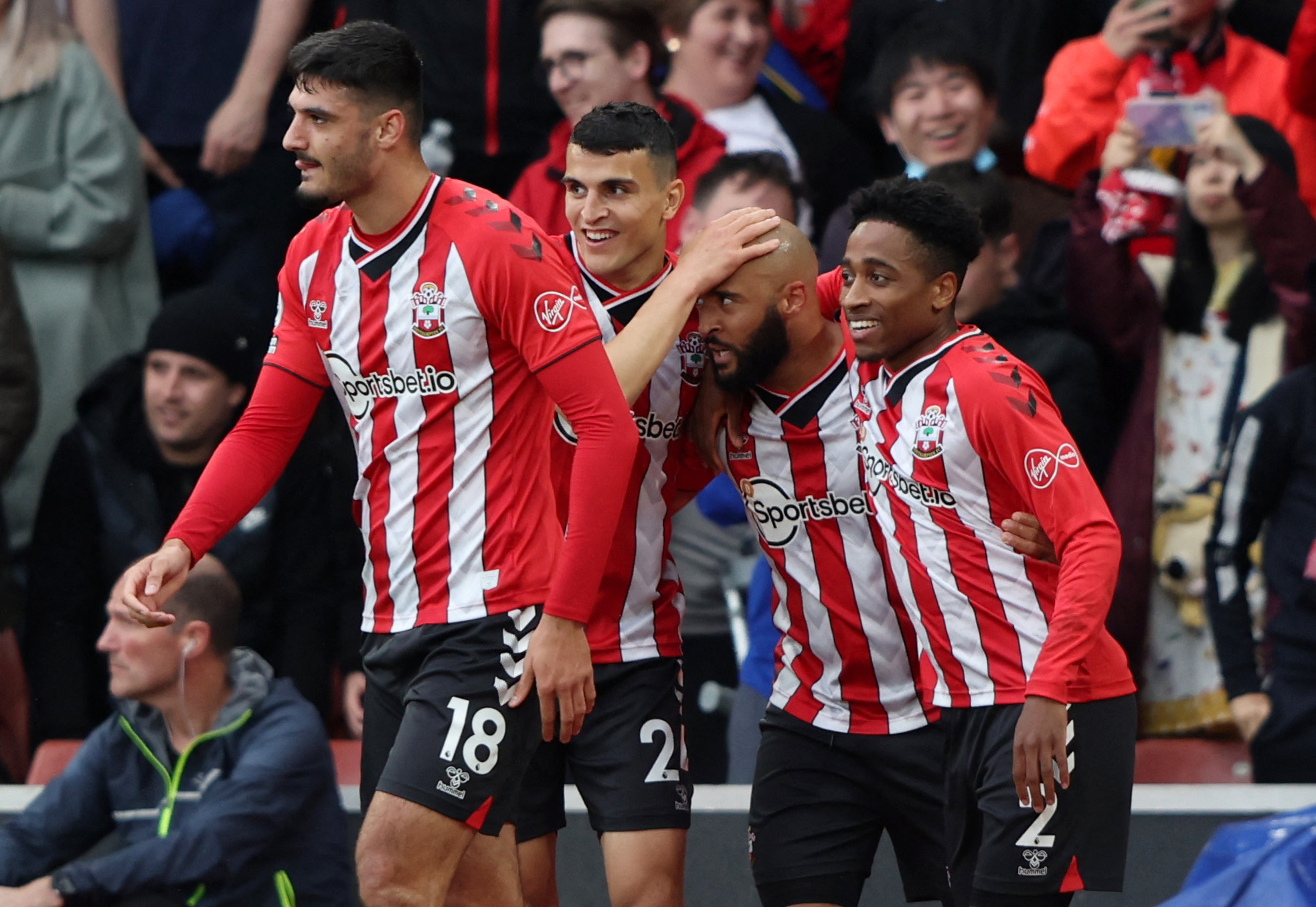 喜讯！32岁的津门虎队长在上港迎来转会加盟亚冠首秀，值得期待（32岁津门虎队长转投上港，亚冠首秀将上演，备受期待）