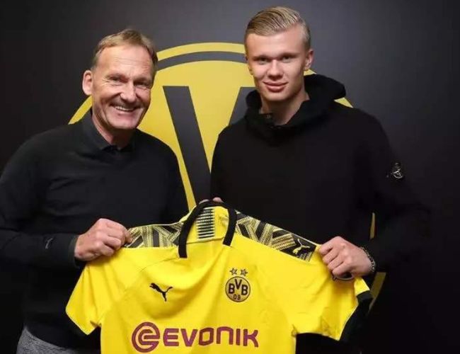 外媒：迈阿密国际将签下竞赛队26岁阿根廷边后卫穆拉（外媒称：国际迈阿密接近签下竞赛队26岁阿根廷边后卫穆拉）