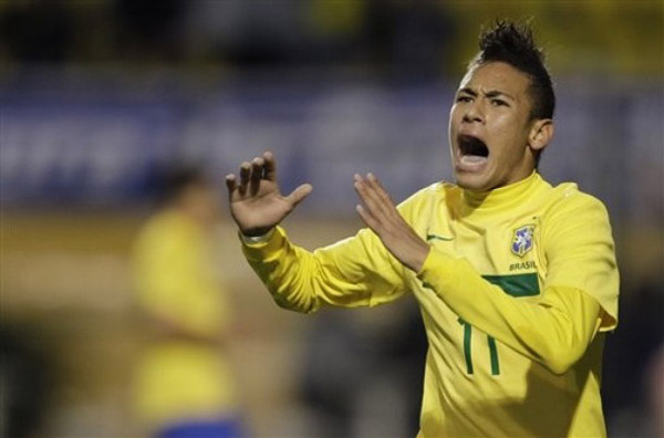 巴萨重返诺坎普进行公开训练，卡萨多：我梦想着在这里踢球（巴萨回归诺坎普开放训练，卡萨多：在这里踢球是我的梦想）