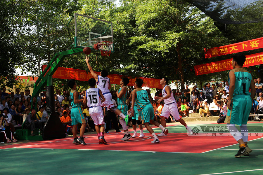 全市场报道哈列巴什维利：模板罗伯逊，皇萨与利物浦在关注他（全市场：哈列巴什维利风格似罗伯逊，皇马、巴萨与利物浦都在关注）