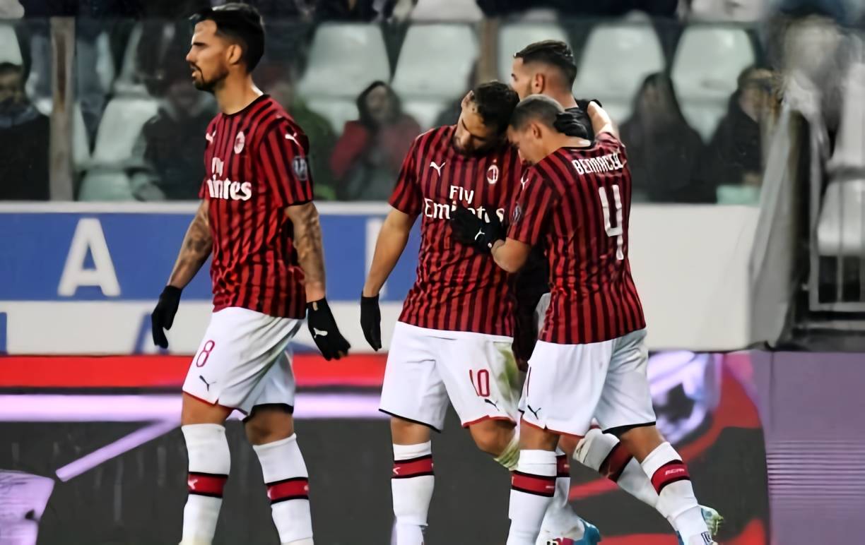 第二届“西部青训杯”在毕节完赛，喀什男足、梅州女足夺冠（第二届西部青训杯毕节收官，喀什男足与梅州女足捧杯）