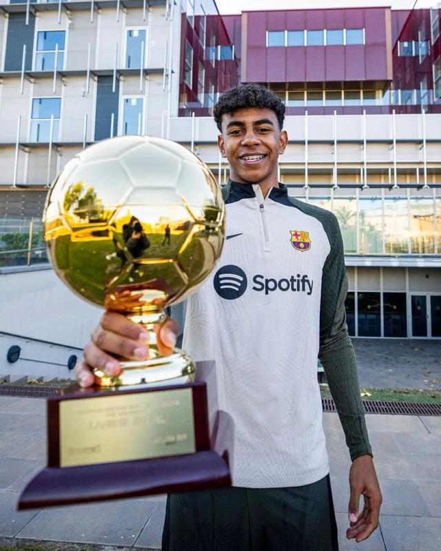 2球3助，奥利塞是有统计以来德甲单场造5球最年轻的拜仁球员（奥利塞2球3助，成德甲有统计以来拜仁最年轻的单场参与5球者）