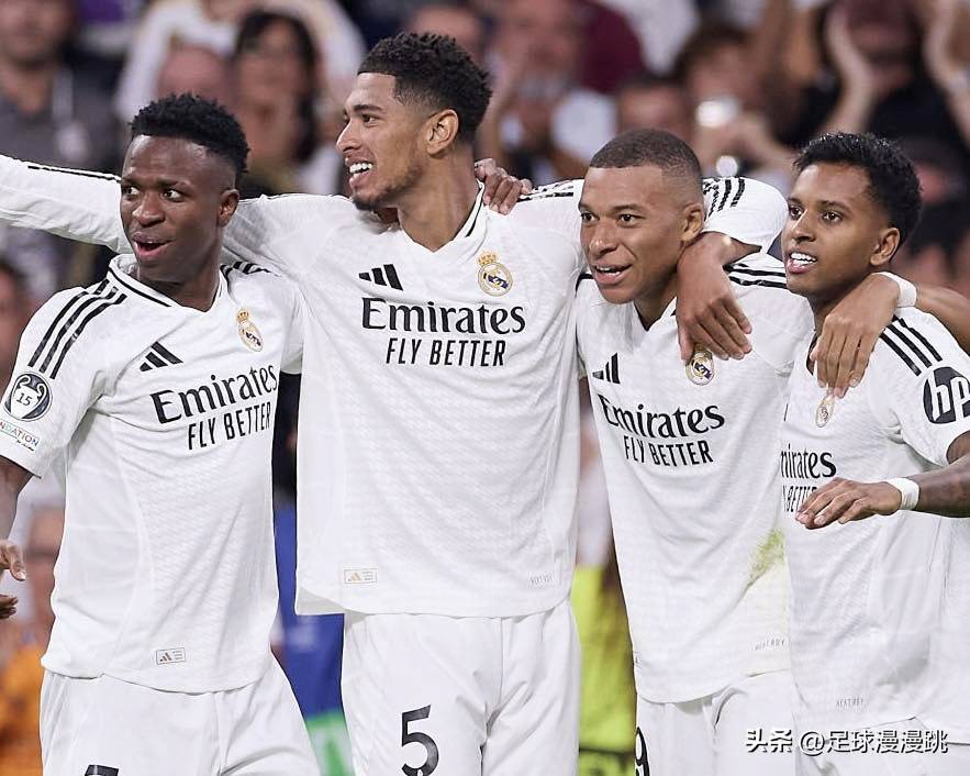 里贝里儿子赛义夫身穿阿尔及利亚球衣自拍，引起热议（里贝里之子赛义夫晒阿尔及利亚球衣自拍，引发热议）