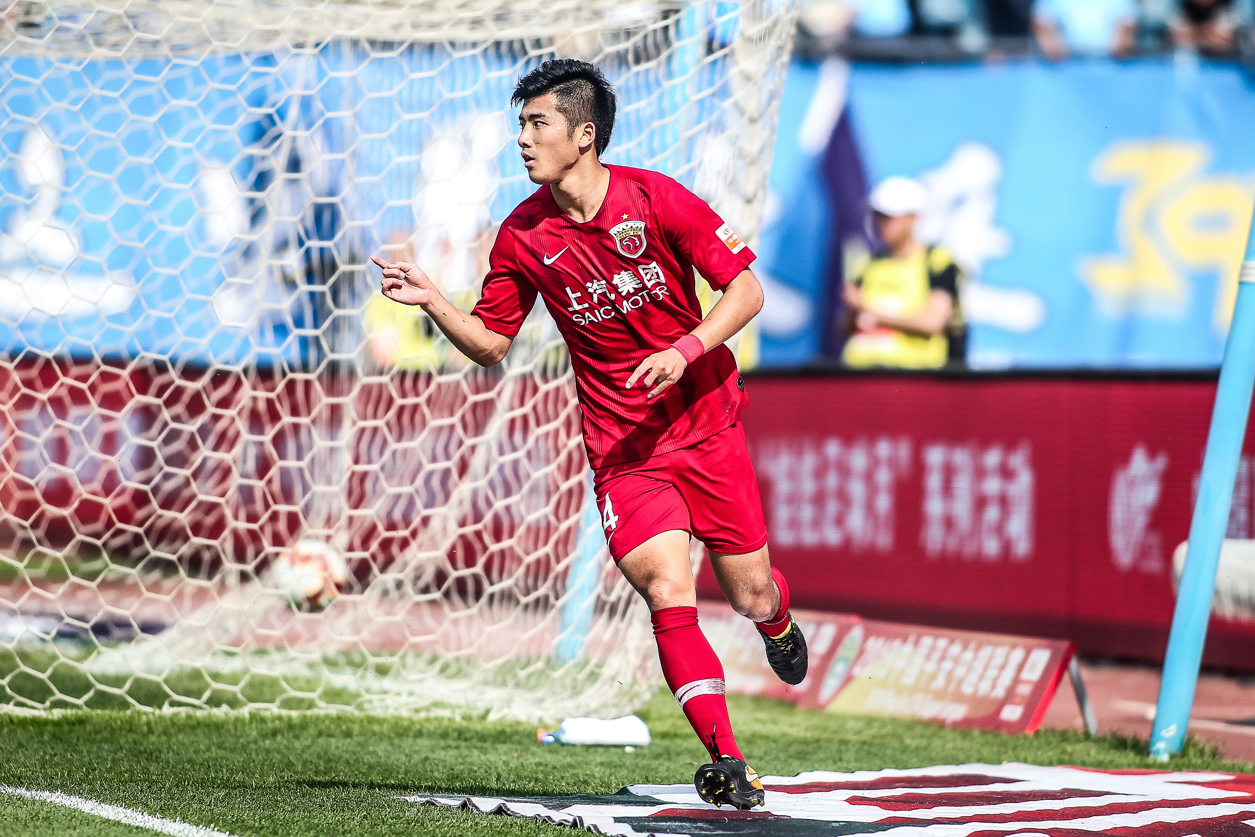 斯基拉：本菲卡正在关注科斯蒂奇，穆里尼奥对他十分赏识（斯基拉：本菲卡有意引进科斯蒂奇，穆里尼奥对其青睐有加）