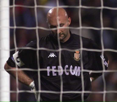 统治力十足，拜仁后防核心乌帕梅卡诺vs巴黎个人集锦（强势压制 拜仁铁闸乌帕梅卡诺对阵巴黎个人高光集锦）