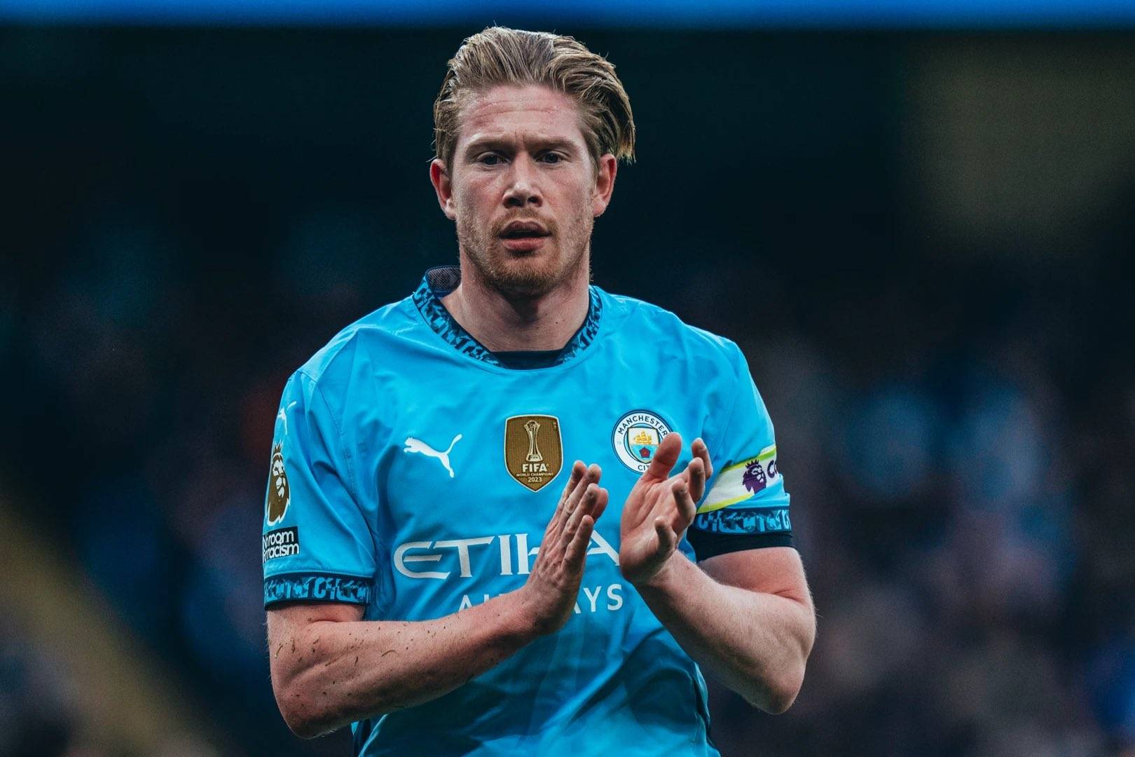 詹：现在的身体状态还不是很好；施洛特贝克整天说“废话”（詹：身体状态仍未达最佳，称施洛特贝克整天“说废话”）