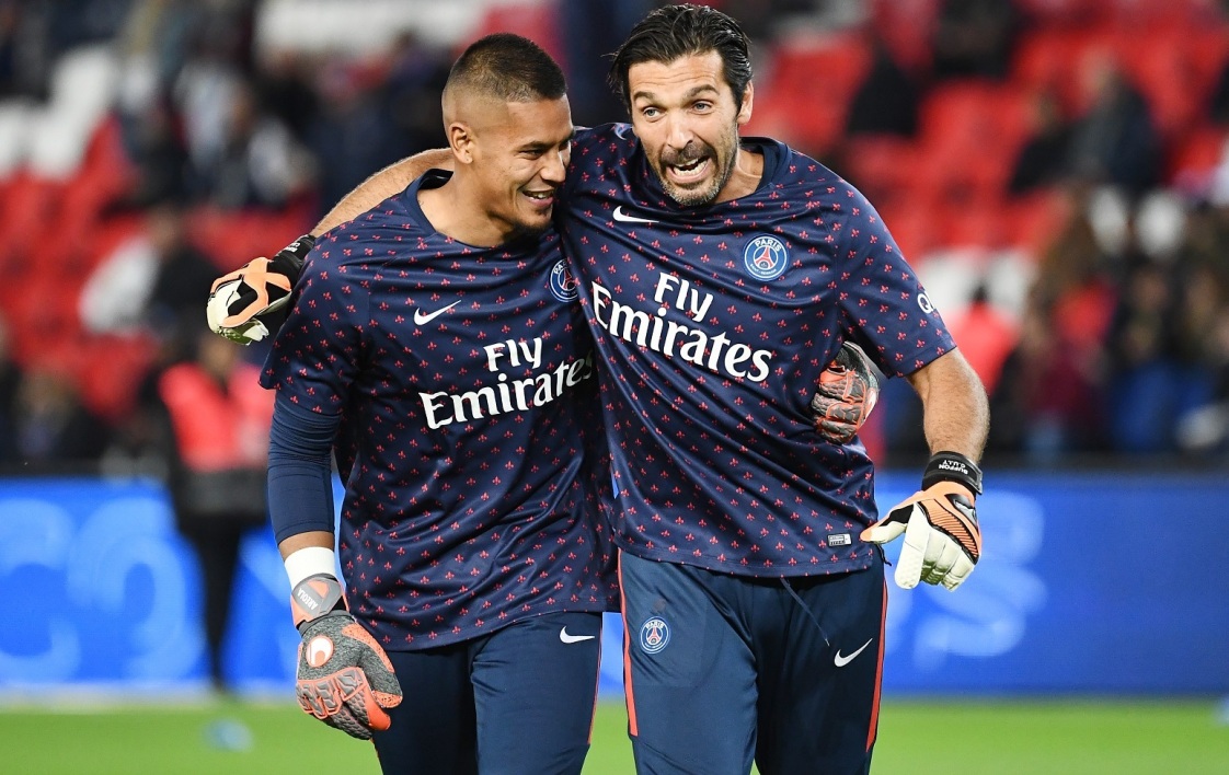 反身扣篮震撼全场（反身暴扣引爆全场）