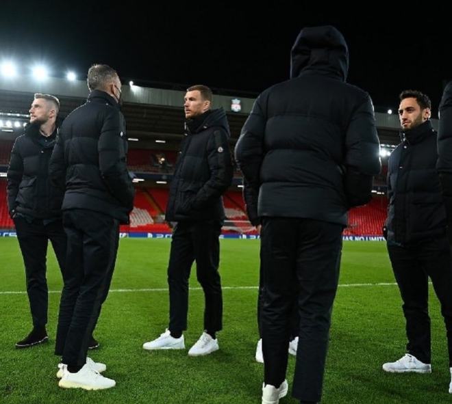 炸裂！14岁中国游泳天才自由泳上演逆袭夺冠，后程发力太恐怖了（14岁中国自由泳新星绝地反超夺冠，末段爆发震撼全场）