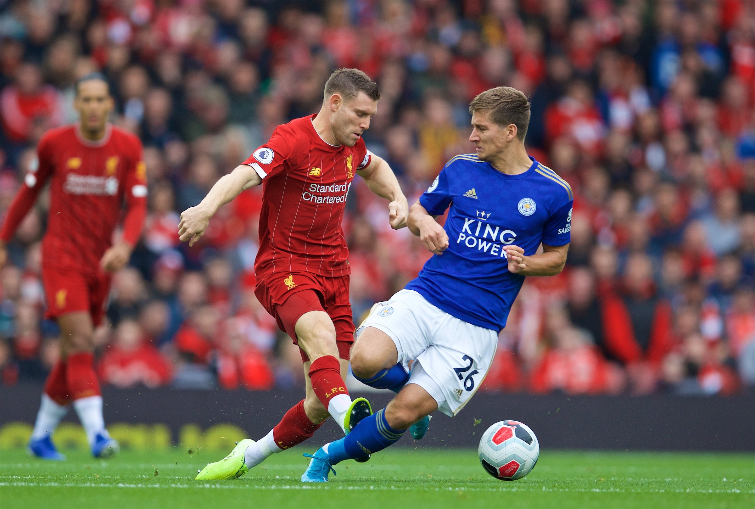 半场战报：比利亚雷亚尔1-1马略卡，赫拉德-莫雷诺建功，萨穆-科斯塔破门（半场：比利亚雷亚尔与马略卡1-1，赫拉德-莫雷诺与萨穆-科斯塔各入一球）