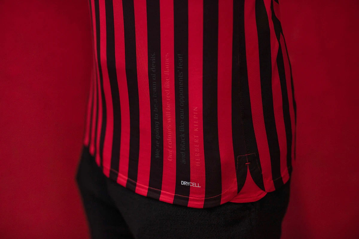 TA：热刺希望与范德芬续约；冬窗引援会因帕拉蒂奇去留而调整（TA：热刺计划与范德芬续签；冬窗引援策略将随帕拉蒂奇留任与否而变）