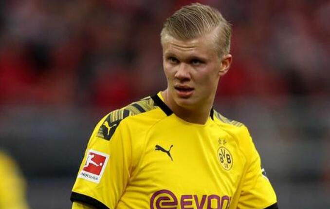 范戴克：与远藤航聊了世界杯分组，日本优秀球员众多极具实力（范戴克：和远藤航聊到世界杯分组，日本好手云集战力强劲）