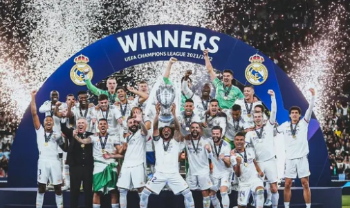 全市场：利物浦球迷一直在唱斯洛特之歌，用行动支持主教练（全市场：利物浦球迷以歌声力挺主帅斯洛特）