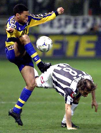 六台：拉莫斯将离开墨西哥蒙特雷队，但他不会退役（六台：拉莫斯将与墨西哥蒙特雷分道扬镳，但不会就此挂靴）